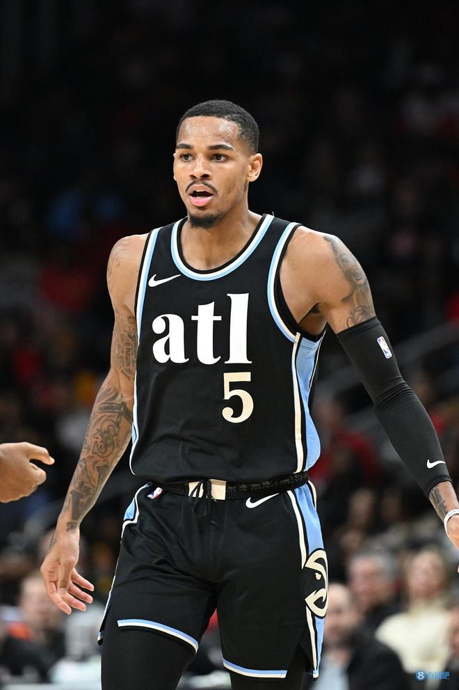 在密切关注 在密切关注